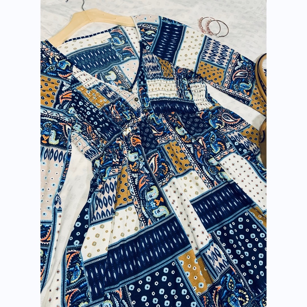 V-neck patchwork print blouse - Picture 2 of 9